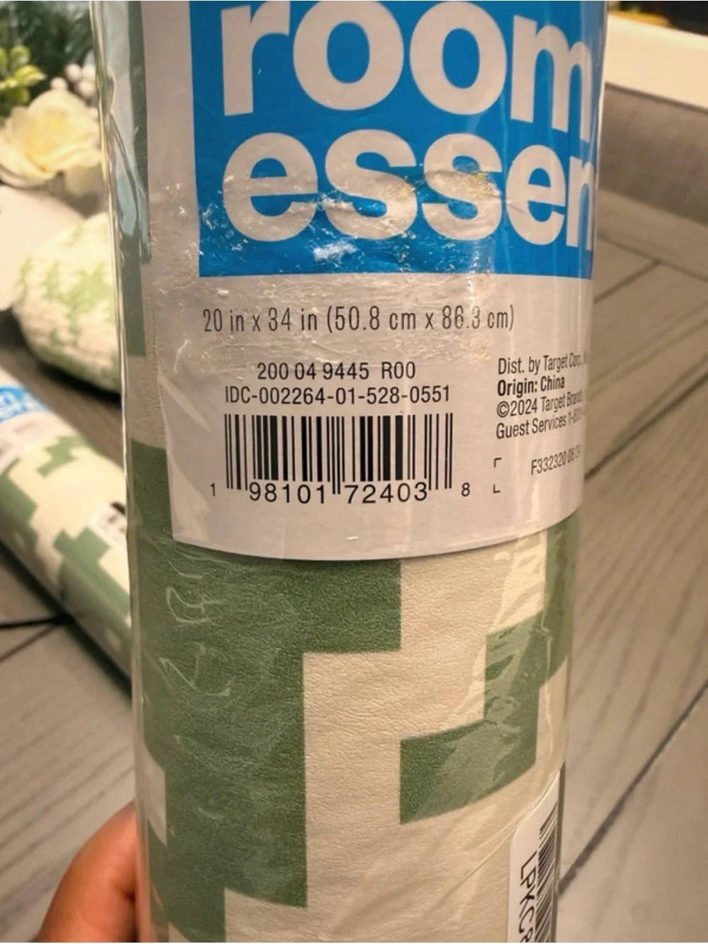 Room Essentials Green & White Kitchen table  runner and two kitchen rugs